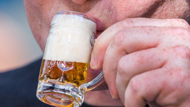 Biertrinker aufgepasst: Bier bald in neuer, kleinerer Flasche erhältlich