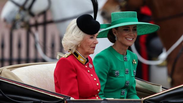 Royals bei Trooping the Colour-Parade: Kate sticht mit Outfit-Wahl heraus