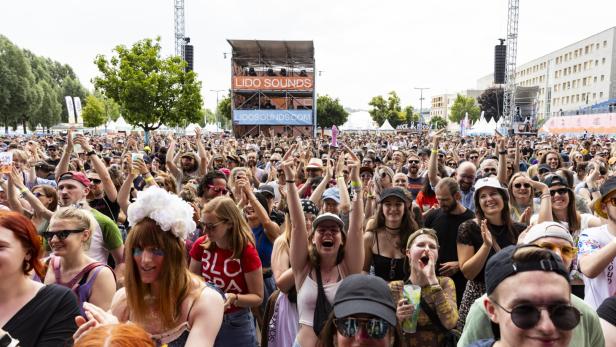 Das Festivalbaby lernt: Menschen sind prinzipiell gut