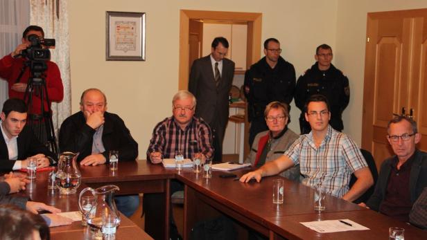 Polizei sichertesitzung des Randegger Gemeinderats