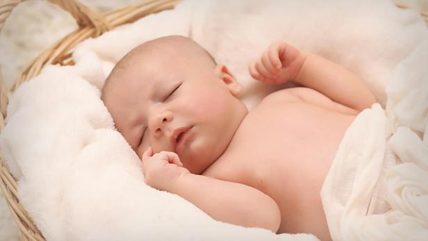 Risiken und Vorteile: Alles, was Eltern über das gemeinsame Schlafen mit ihrem Baby wissen sollten