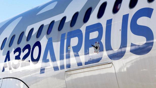 FILE PHOTO: An Airbus A320neo aircraft is pictured during a news conference  in Colomiers near Toulouse