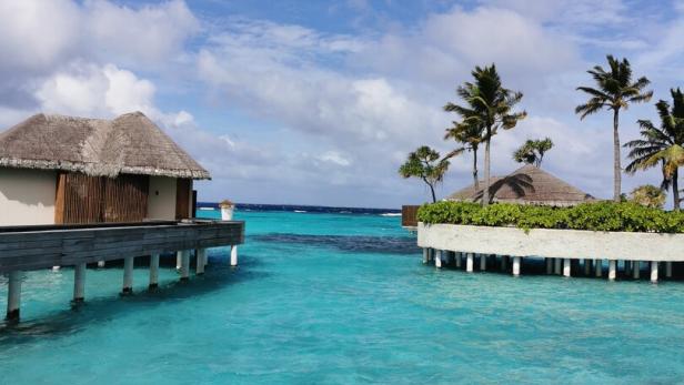 Traumstrand Malediven, Meer und Steg