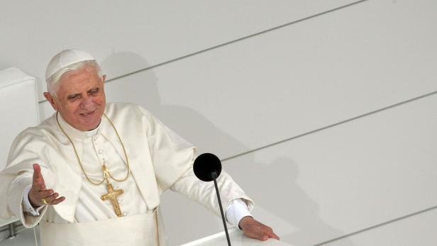 Dieb des Brustkreuzes von Papst Benedikt gefasst