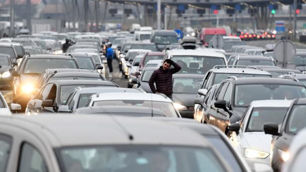 CROATIA-HOLIDAY-TRAFFIC-CHRISTMAS Kleinkind starb in überhitztem Auto in Slowenien