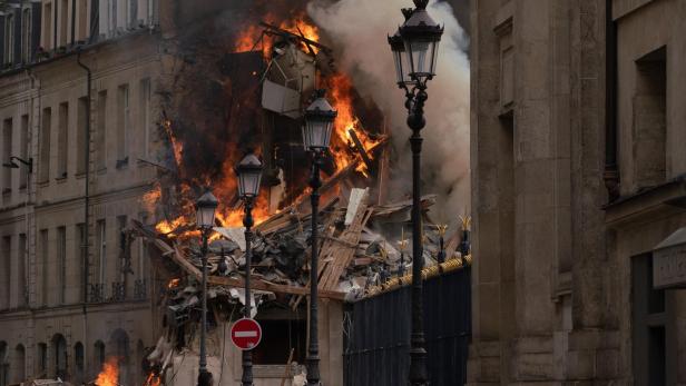 Gebäude im Zentrum von Paris explodiert: Dutzende Verletzte