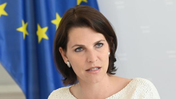 INTERVIEW: EUROPAMINISTERIN KAROLINE EDTSTADLER (ÖVP)