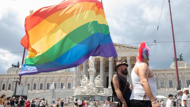 Möglicher Anschlagsplan auf Pride-Parade: Verdächtige enthaftet