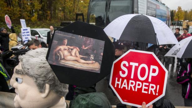 Proteste gegen den amtierenden Premier Harper.