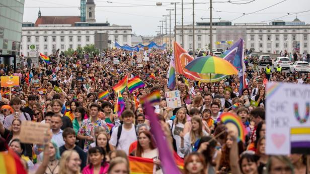 9.500 Menschen feierten auf Linzer Pride-Parade