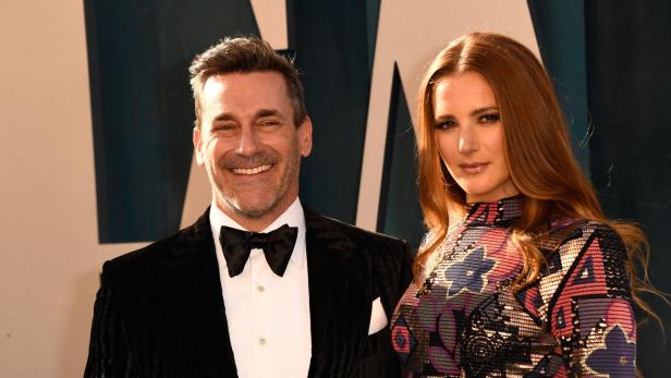 Starbesetzte Traumhochzeit am Strand: Jon Hamm heiratet "Mad Men"-Kollegin