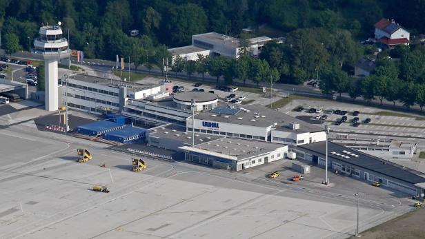 ++ THEMENBILD ++ FLUGHAFEN KLAGENFURT