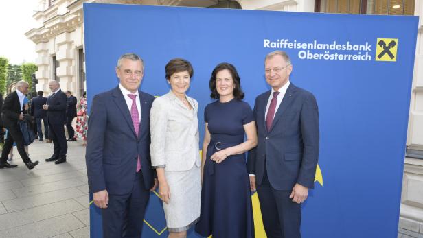 Heinrich Schaller, Michaela Keplinger-Mitterlehner, Thomas Stelzer und Ehefrau Bettina