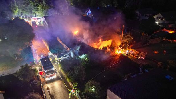 Brand nach Gasexplosion im Bezirk Linz-Land.