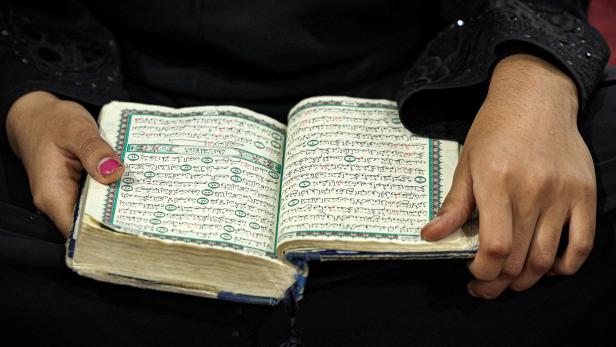Polizei erlaubt öffentliche Koranverbrennung vor Moschee