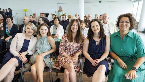 Die Beamtinnen Julia Schweitzer, Lisa Müller, Lisa Derl, Martina Schweiger und Carmen Palmetzhofer halfen dabei, einem Vergewaltiger im südlichen NÖ das Handwerk zu legen