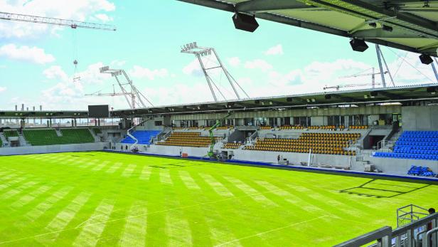 Maßgeschneidertes Stadion mit Donaublick