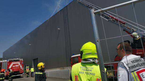 Brand in einem Logistikzentrum in Bad Fischau
