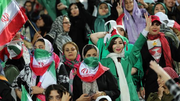 Iran will den Stadionbesuch für Frauen bei Fußballmatches erlauben