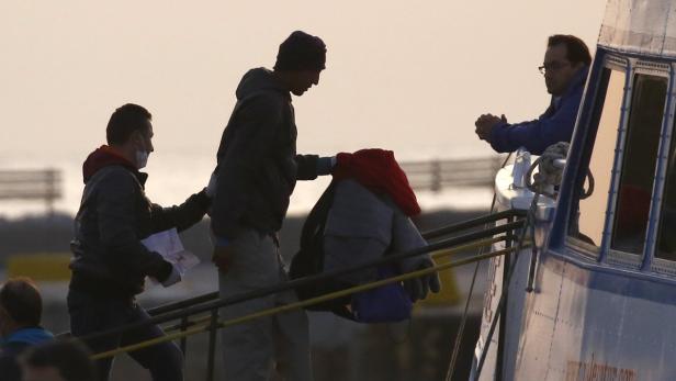 Flüchtlinge, die von Lesbos in die Türkei abgeschoben werden.