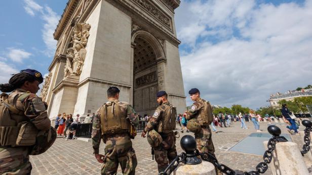 Security Unruhen in Frankreich nach tödlichem Polizeieinsatz flachen weiter ab in France after fatal police shooting of a teenager