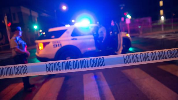 Drei Tote bei Schüssen in Philadelphia: Mann verbarrikadiert sich mit Geiseln