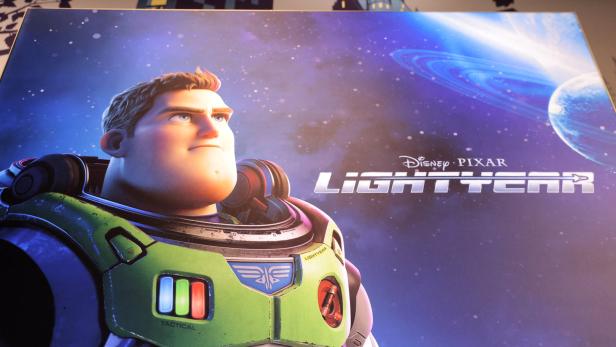 Lesbischer Kuss: Spaniens Rechte verbieten Pixar-Film "Lightyear"