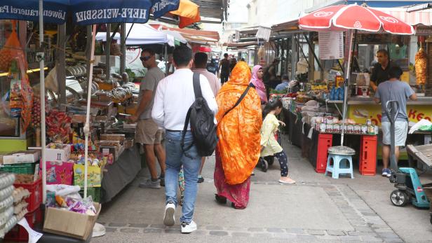 Straßenszene am Brunnenmarkt