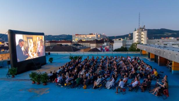 Mit Rundum-Blick über Linz: Sommerkino am OK Platz