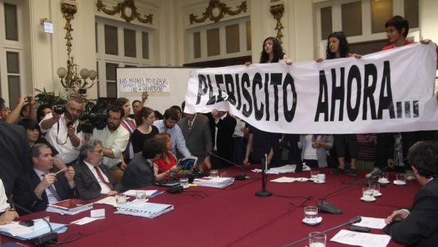 Proteste in Chile: Studenten stürmen Senat