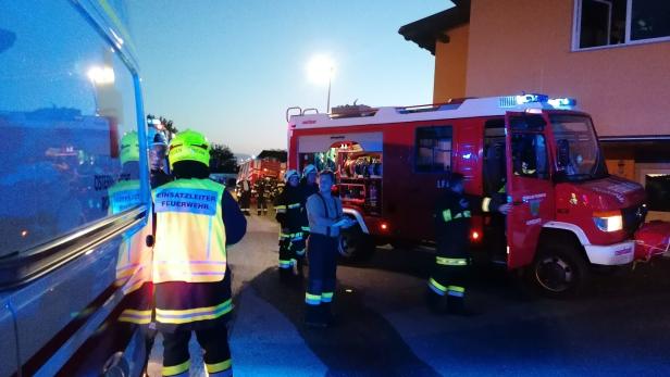 Flammen in einem Wohnhaus in NÖ: Bewohner wurde ins Spital geflogen