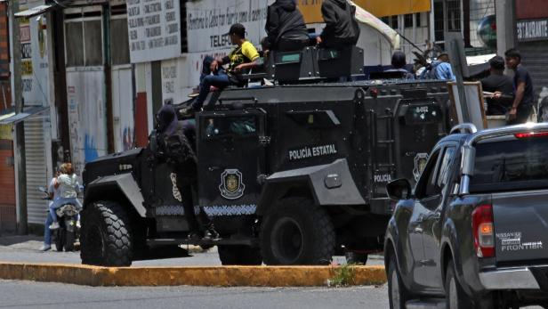 Protesters clash with police in Chilpancingo following detention of transporters