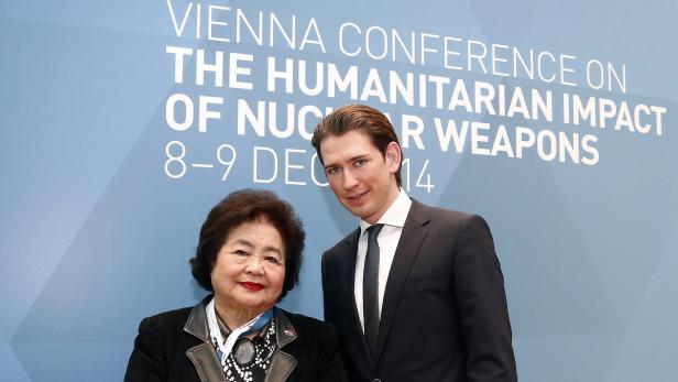 Setsuko Thurlow und Sebastian Kurz bei der Wiener Konferenz über die humanitären Auswirkungen von Atomwaffen.