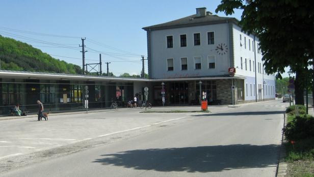 Der Vorfall ereignete sich am Bahnhof in Gloggnitz im Bezirk Neunkirchen (Archivbild).