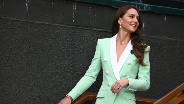 Prinzessin Kate lächelt in einem mintgrünen Blazer.