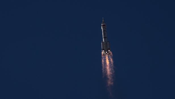 Unter Raumflug versteht man den Einsatz eines Raumfahrzeugs, um über die Erdatmosphäre hinaus in den Weltraum zu fliegen.