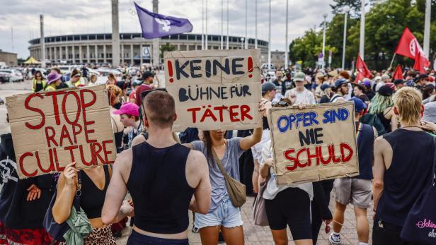 Proteste vor Rammstein-Konzerten in Berlin