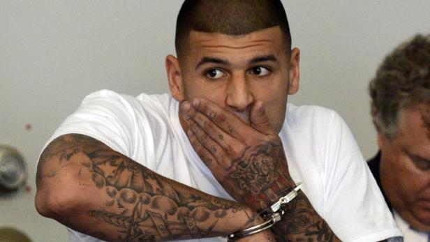 epa03761813 Former New England Patriots tight end Aaron Hernandez appears in Attleboro District Court to face murder charges in relation to the death of a friend, in Attleboro, Massachusetts, USA 26 June 2013. Hernandez was arrested at his home earlier in the day. The body of 27-year-old Odin Lloyd, an acquaintance of Hernandez, and a semi-pro football player, was found 17 June 2013 in an industrial area about 1 mile (1.6 km) from the home of Hernandez. EPA/MIKE GEORGE/SUN CHRONICLE/POOL