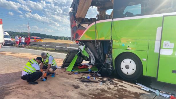 Flixbus-Unfall: Ein Toter und mehr als 70 Verletzte in Tschechien