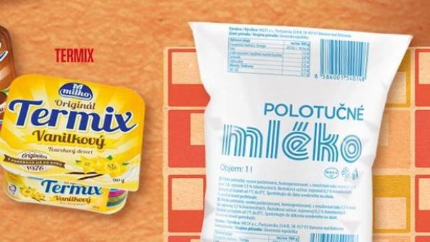 Ein Vanille-Quarkdessert von Termix und eine Packung teilentrahmte Milch.