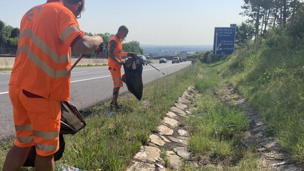 Große Müllmengen entlang der Autobahnen