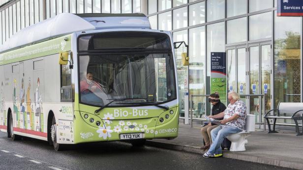 Der "Bio-Bus" zwischen Bristol und Bath fährt mit Erdgas, das unter anderem aus Fälkalien gewonnen wird.
