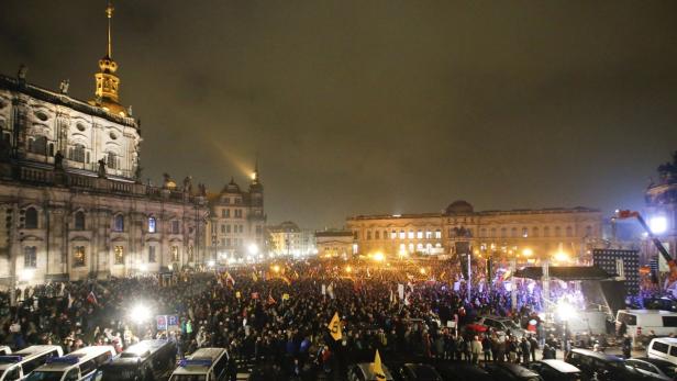 Kundgebung in Dresden zum Pegida-Jahrestag