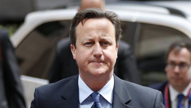 Britain&#039;s Prime Minister David Cameron arrives at a European Union leaders summit in Brussels June 27, 2013. European officials struck two significant deals on banking resolution and their long-term budget in last-ditch negotiations early on Thursday, giving EU leaders a much needed lift before a summit on youth unemployment and growth.REUTERS/Francois Lenoir (BELGIUM - Tags: POLITICS BUSINESS EMPLOYMENT)