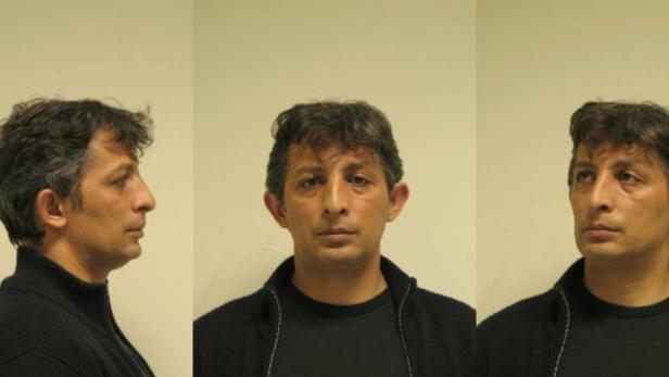 Ein Mann mit dunklen Haaren, aufgenommen in drei verschiedenen Perspektiven.