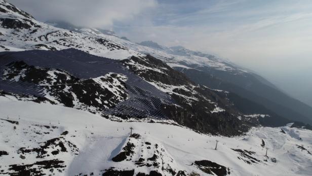 Photovoltaik hoch oben in den Alpen: Am Gipfel der Stromerzeugung