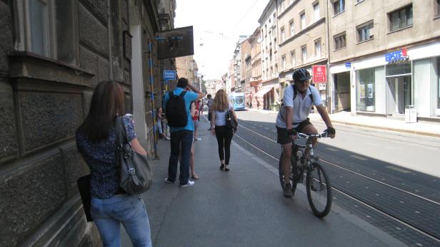 Gang und gäbe in Zagreb: Radfahren auf dem Gehsteig