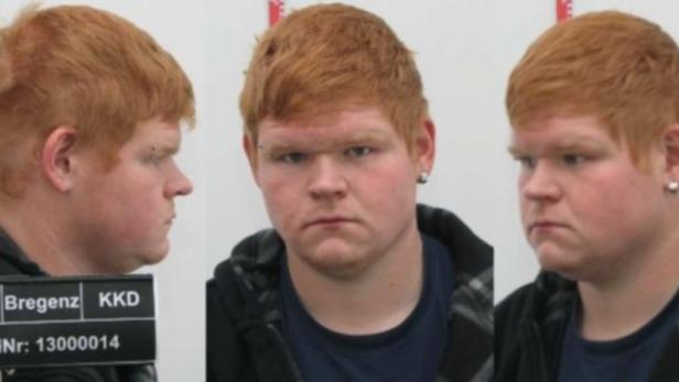 Ein Mann mit roten Haaren wird in drei Ansichten gezeigt: Profil links, frontal und Profil rechts.