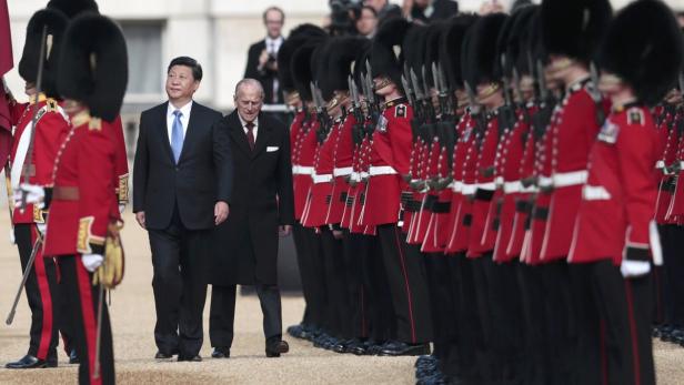 Xi Jinping mit Prinz Philip: Höchste Ehren für den chinesischen Staatschef in London