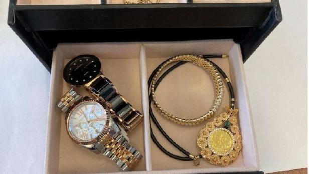 Polizei stellte Schmuck sicher und sucht nun Geschädigte